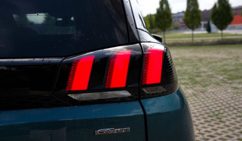 
								Peugeot 5008 full									