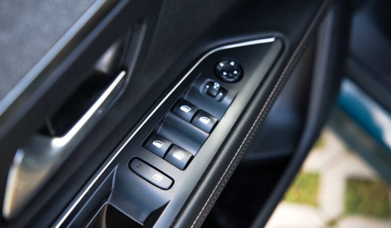 
								Peugeot 5008 full									