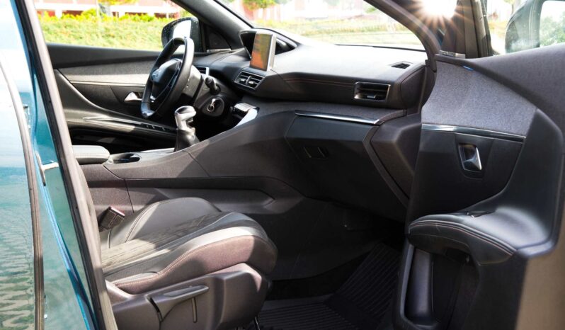 
								Peugeot 5008 full									
