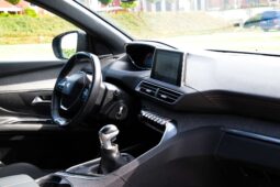 
										Peugeot 5008 full									