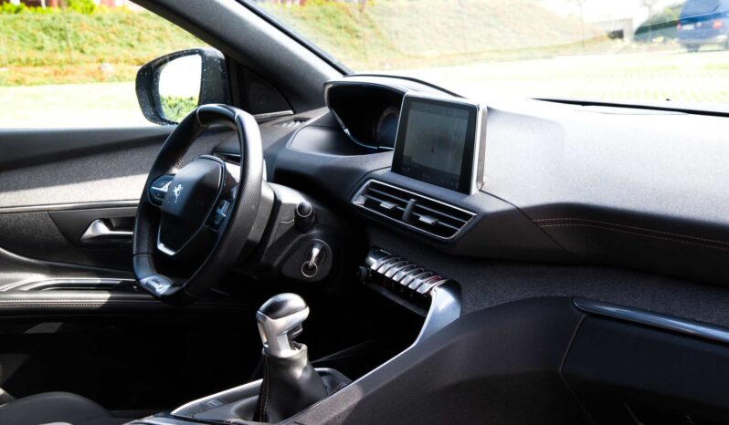 
								Peugeot 5008 full									