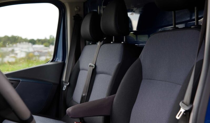 
								Opel Vivaro full									