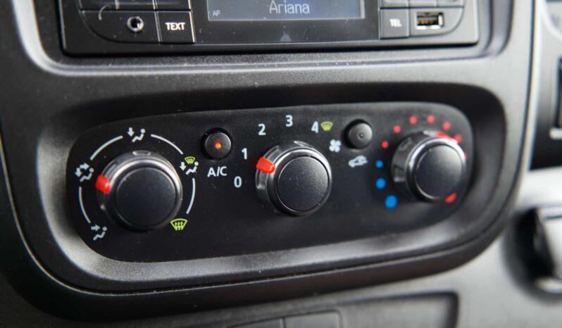 
								Opel Vivaro full									